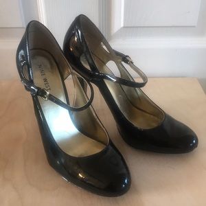 EUC Nine West Black Patent Mary Janes